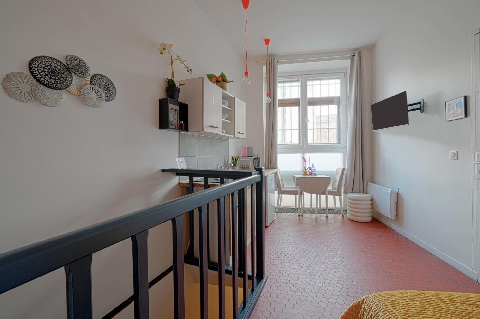 Apartment Pillage Moulin Rouge *